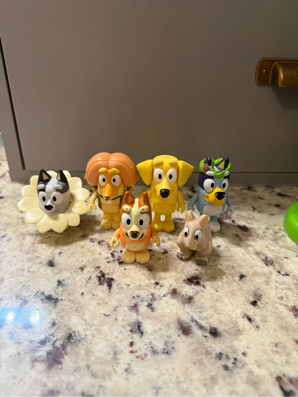 Bluey Treehouse Spring Time Play Set Playset w/ 6 figures